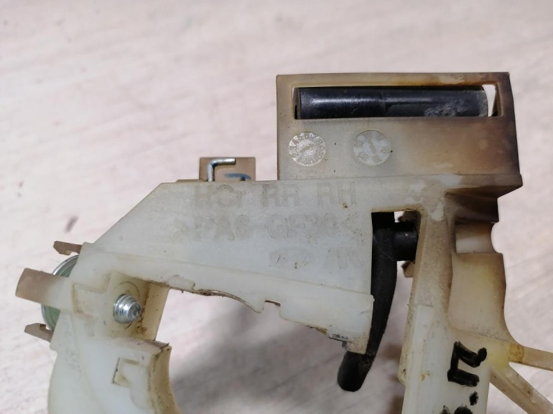 Solaris №5 кронштейн ручки двери задний правый