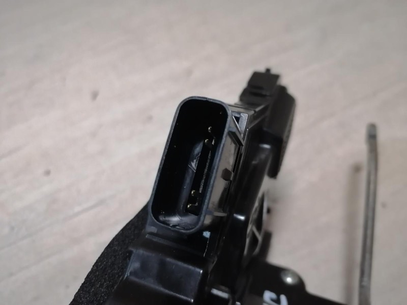 Solaris №5 замок двери задний левый