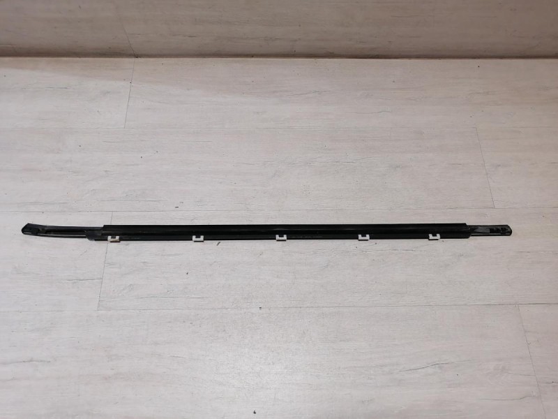 Solaris №5 бархотка наружная задняя левая деф