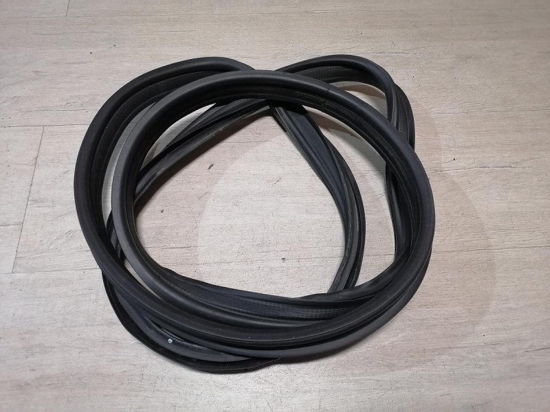 Solaris №5 уплотнитель багажника