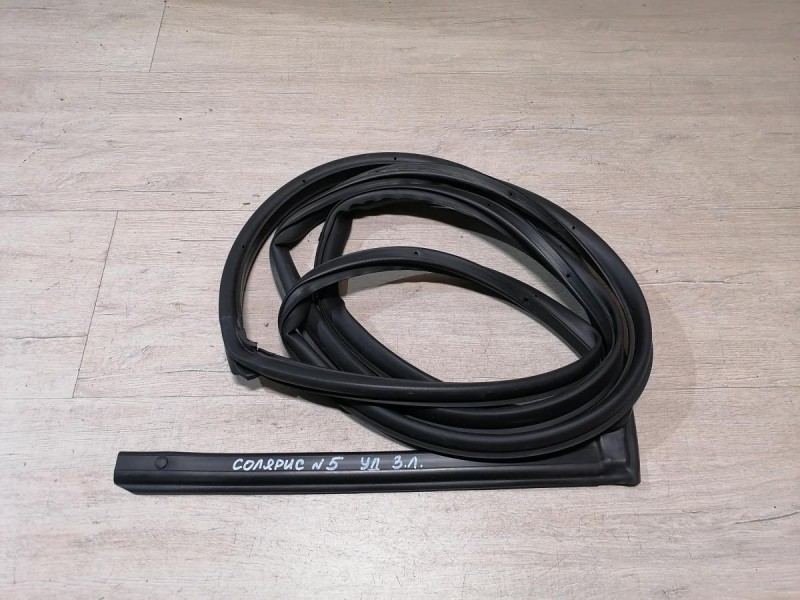 Solaris №5 уплотнитель двери задний левый