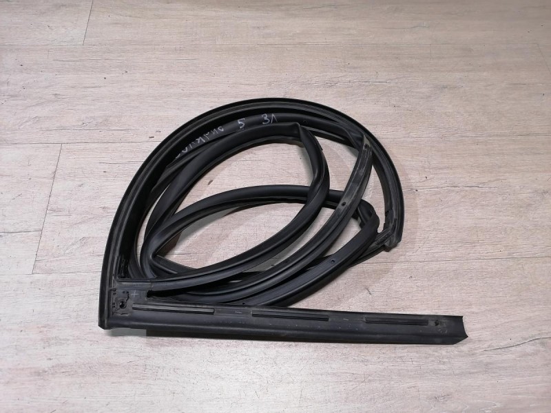 Solaris №5 уплотнитель двери задний левый