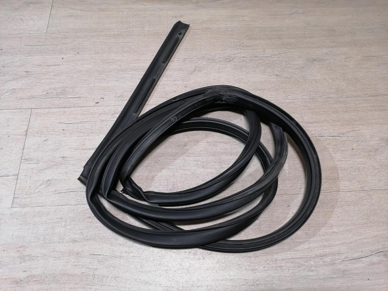 Solaris №5 уплотнитель двери задний правый