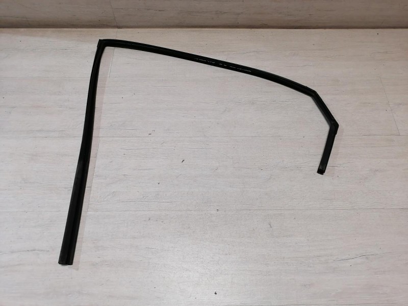 Solaris №5 бархотка верхняя задняя правая