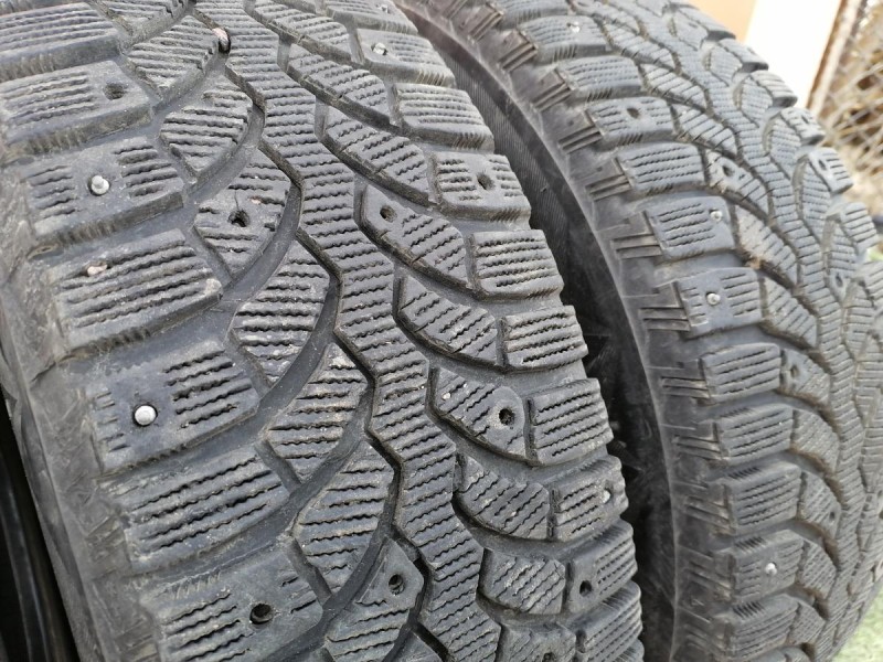Rio 3 №9 шина 185/65 R15 бриджстоун зима шипы к-кт