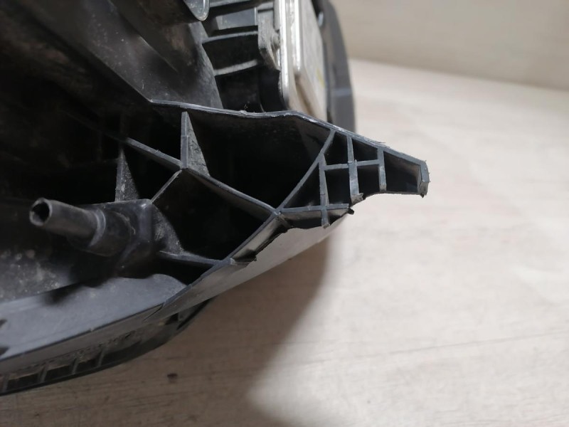 Audi A6 C7 фара левая деф