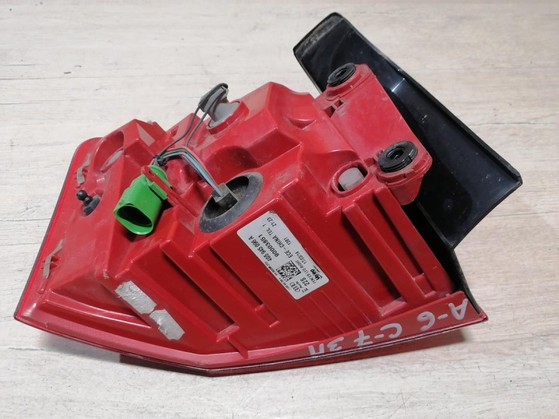 Audi A6 C7 фонарь правый в крыло