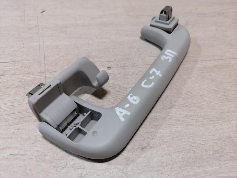 Audi A6 C7 ручка потолка задняя