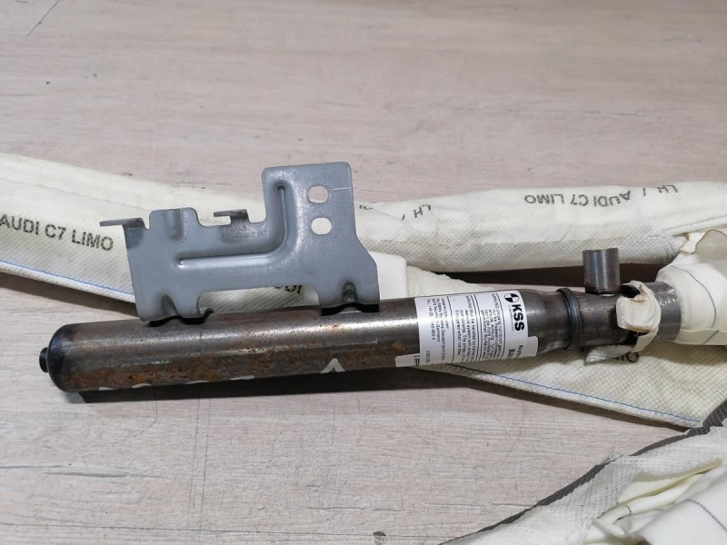 Audi A6 C7 шторка безопасности левая