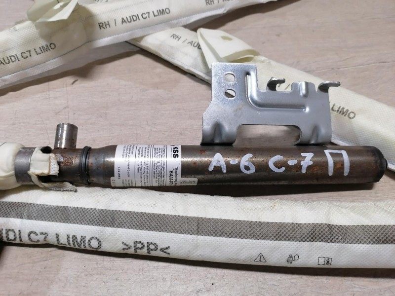 Audi A6 C7 шторка безопасности правая