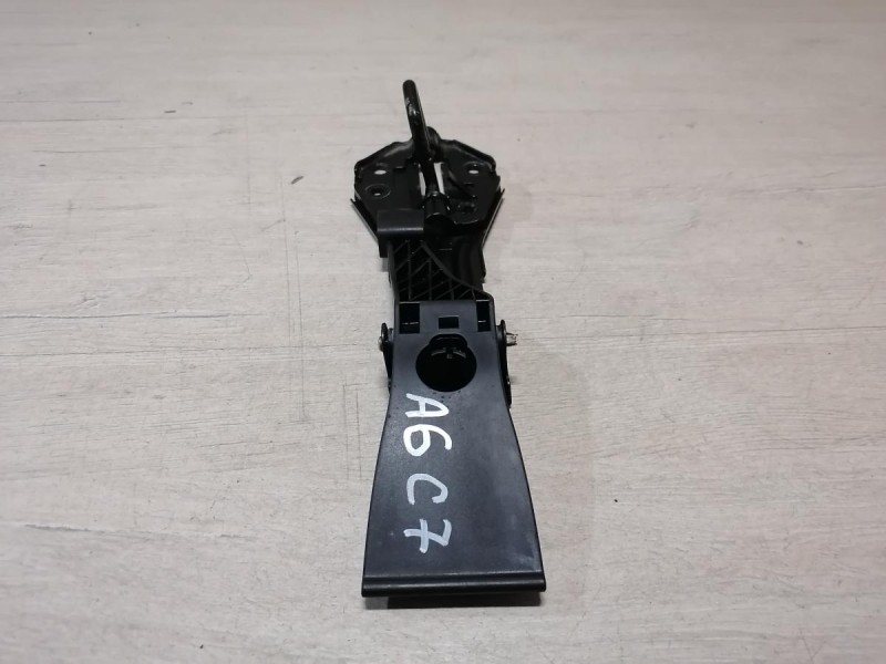 Audi A6 C7 ручка открывания капота петля замка капота