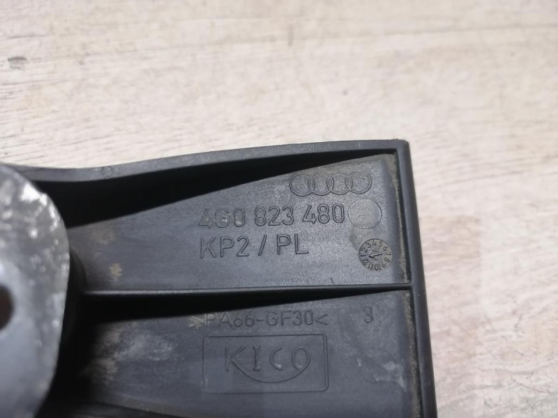 Audi A6 C7 ручка открывания капота петля замка капота