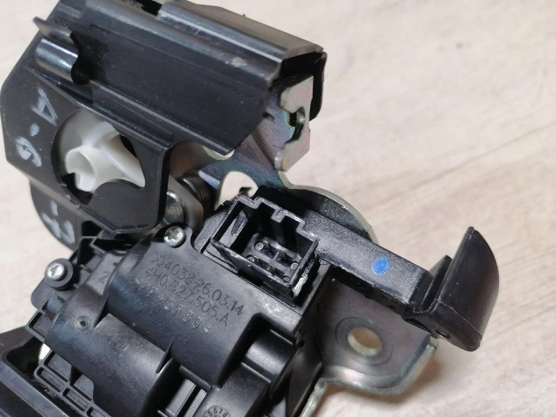 Audi A6 C7 замок багажника