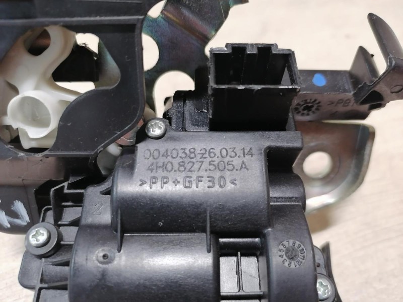 Audi A6 C7 замок багажника