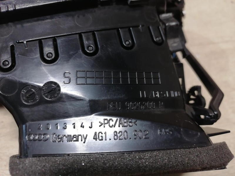 Audi A6 C7 дефлектор торпедо правый