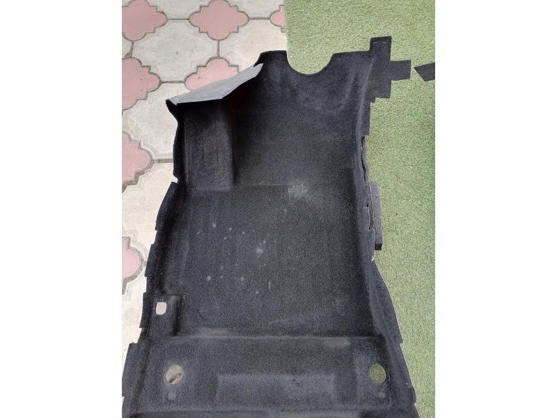 Omoda C5 пол салона ковролин