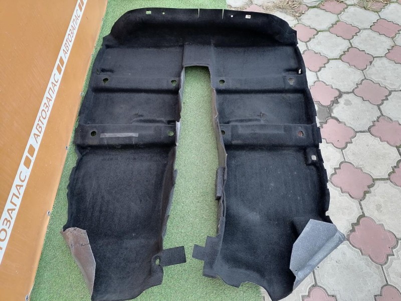 Omoda C5 пол салона ковролин