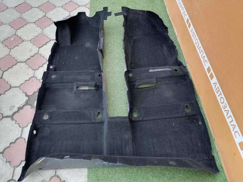 Omoda C5 пол салона ковролин