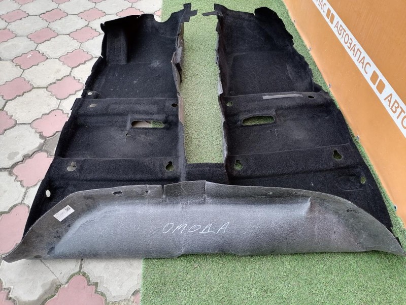 Omoda C5 пол салона ковролин