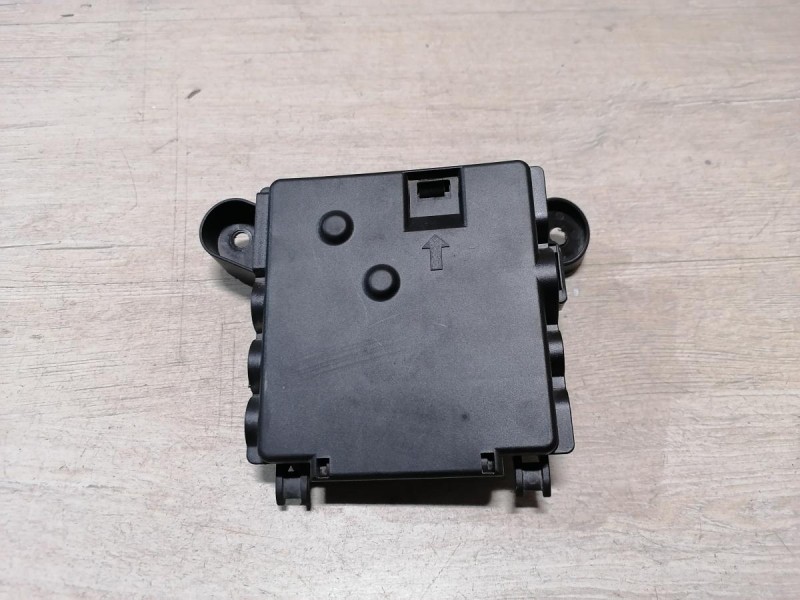 Audi A6 C7 распределитель потенциала