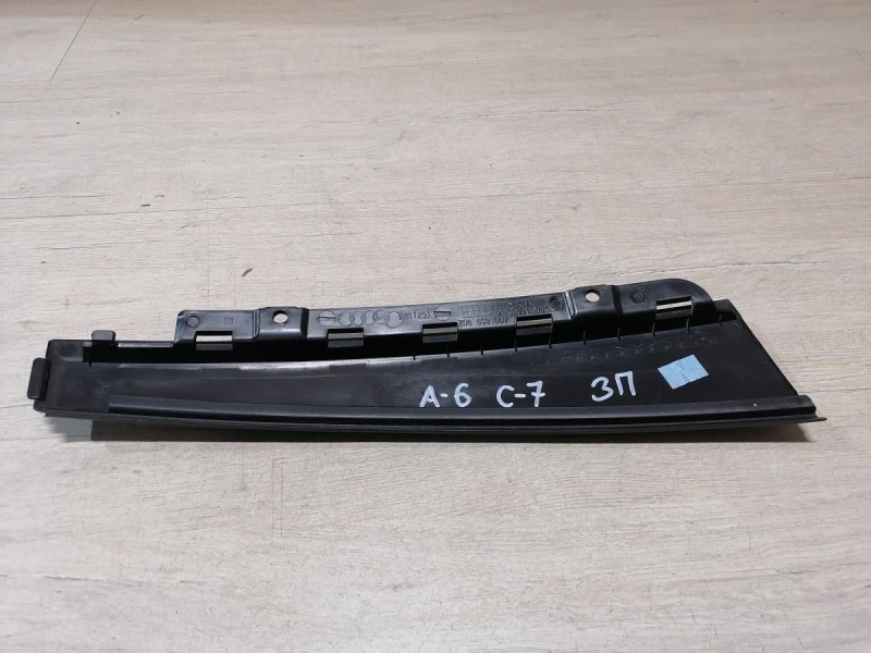 Audi A6 C7 накладка стойки двери задняя правая