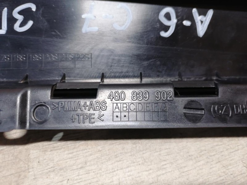 Audi A6 C7 накладка стойки двери задняя правая