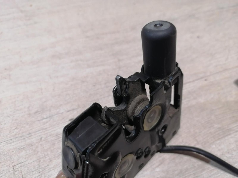 Audi A6 C7 замок капота