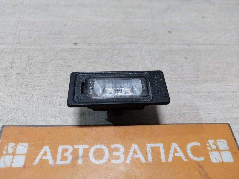 Audi A6 C7 плафон подсветки номера