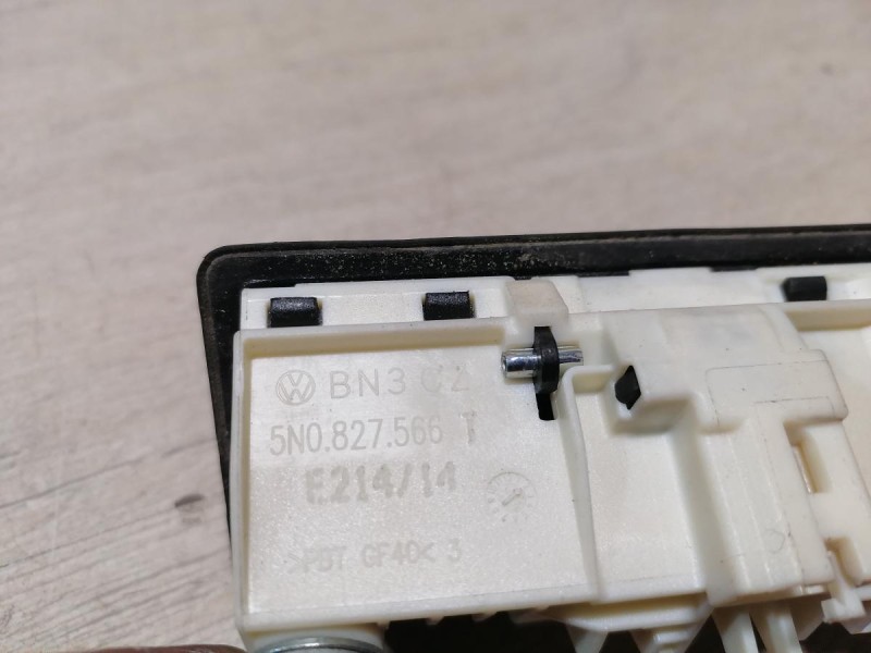 Audi A6 C7 кнопка открывания багажника на крышке