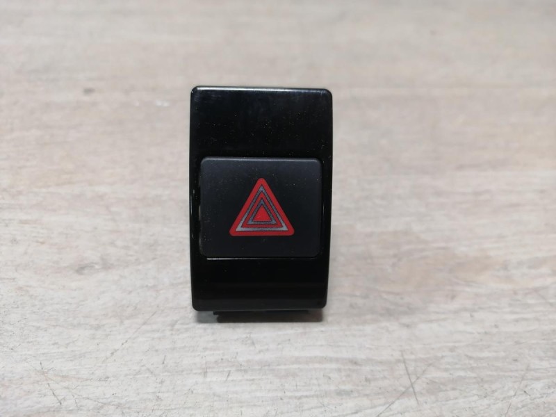 Audi A6 C7 кнопка аварийка