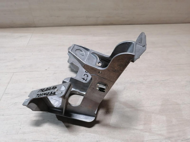 Audi A6 C7 кронштейн педалей