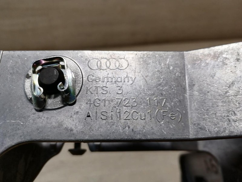 Audi A6 C7 кронштейн педалей
