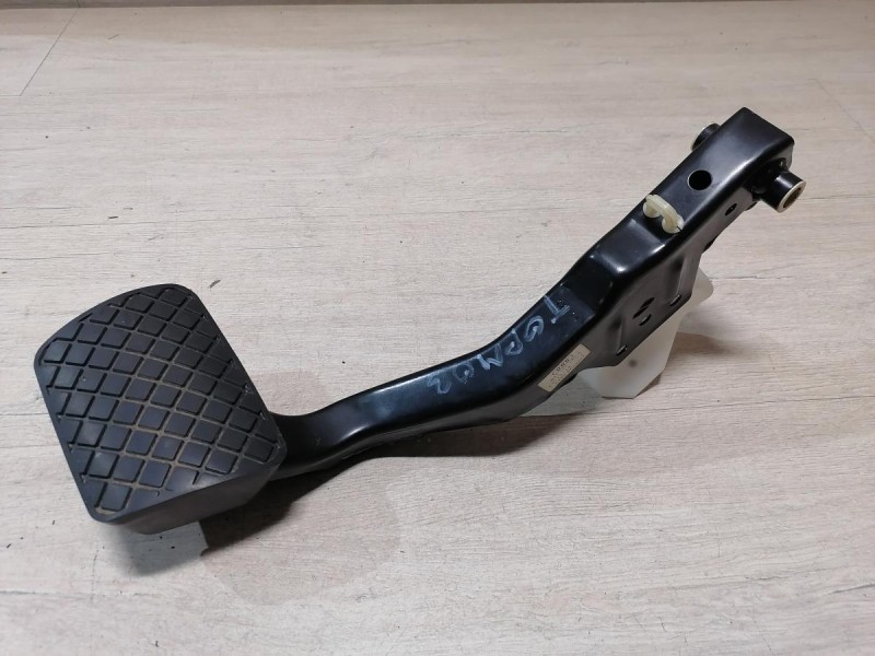 Audi A6 C7 педаль тормоза