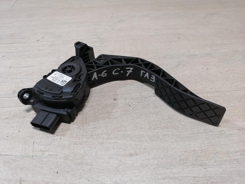 Audi A6 C7 педаль газа