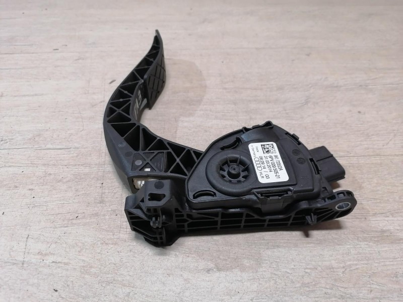 Audi A6 C7 педаль газа