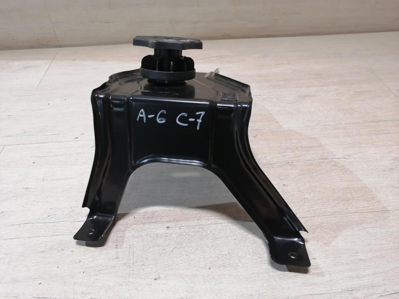 Audi A6 C7 кронштейн запаски и аккумулятора