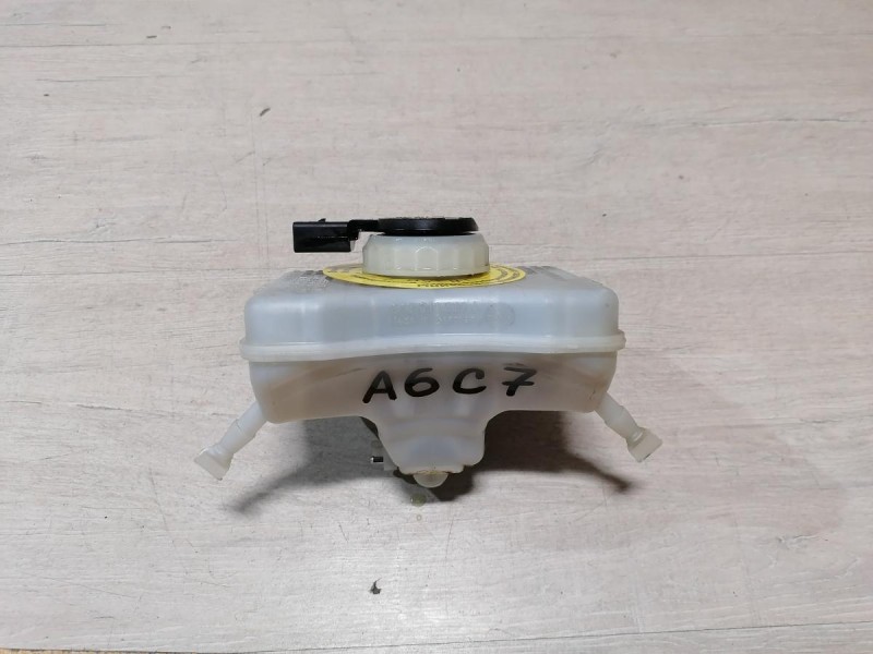 Audi A6 C7 бачок тормозного цилиндра