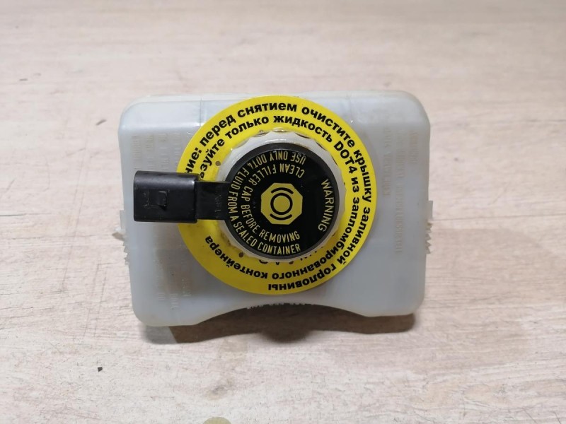 Audi A6 C7 бачок тормозного цилиндра