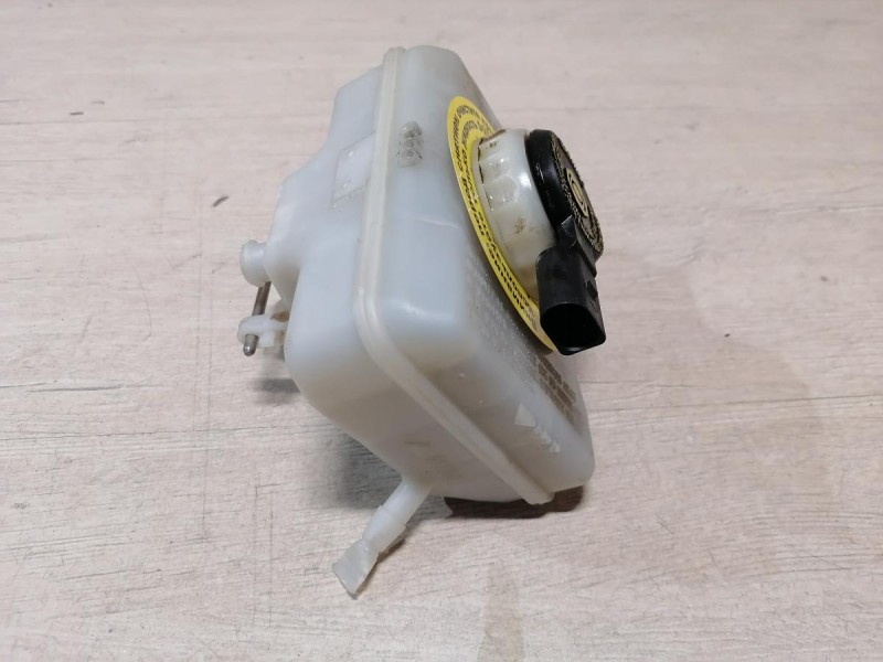 Audi A6 C7 бачок тормозного цилиндра