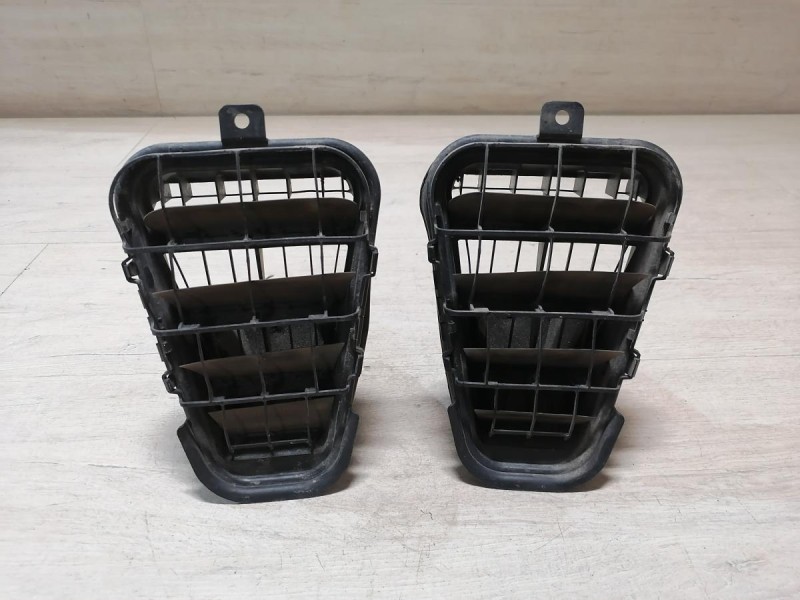 Audi A6 C7 решетка вентиляции багажника клапан