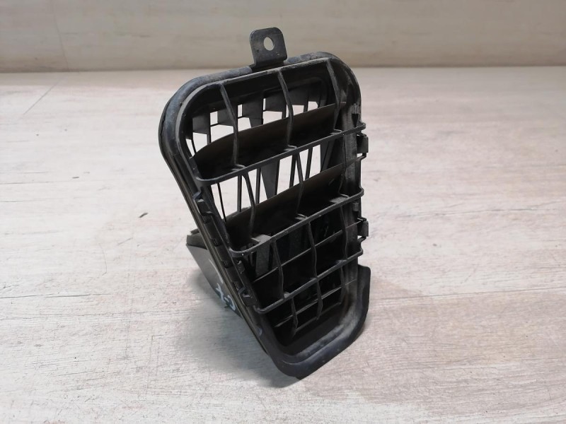 Audi A6 C7 решетка вентиляции багажника клапан