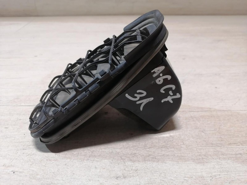 Audi A6 C7 решетка вентиляции багажника клапан