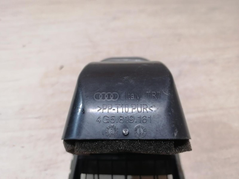 Audi A6 C7 решетка вентиляции багажника клапан