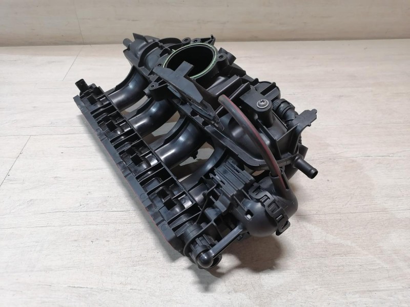 Audi A6 C7 коллектор впускной 2.0