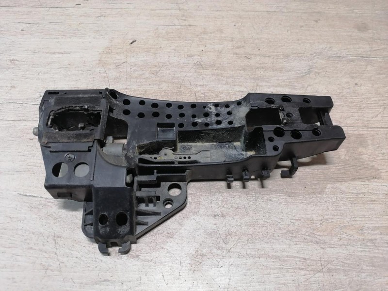 Audi A6 C7 кронштейн ручки двери передний правый