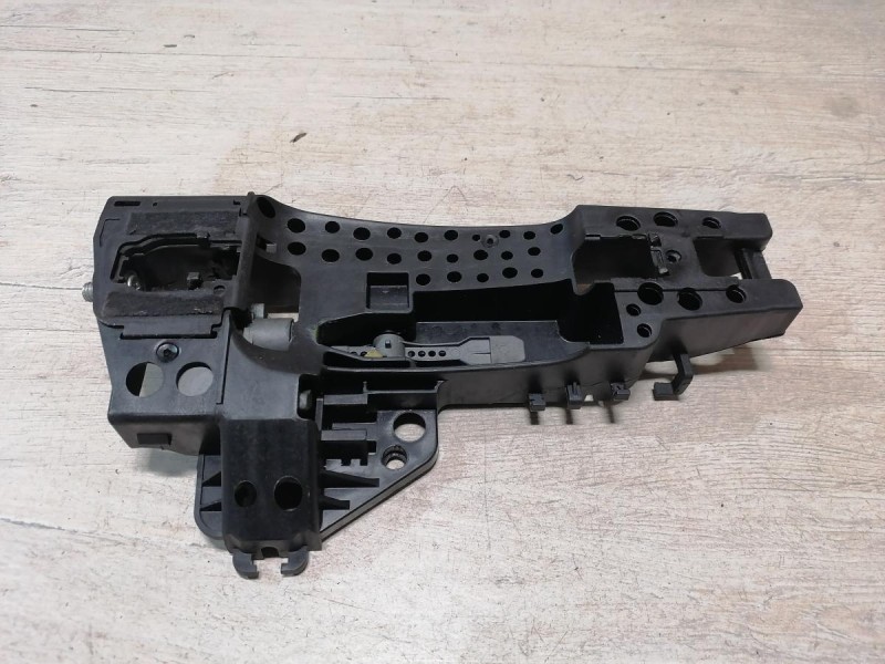 Audi A6 C7 кронштейн ручки двери задний правый