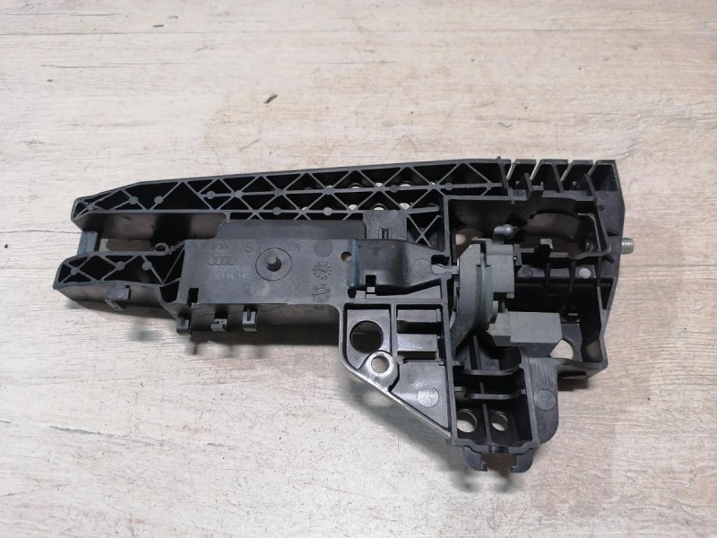 Audi A6 C7 кронштейн ручки двери задний правый