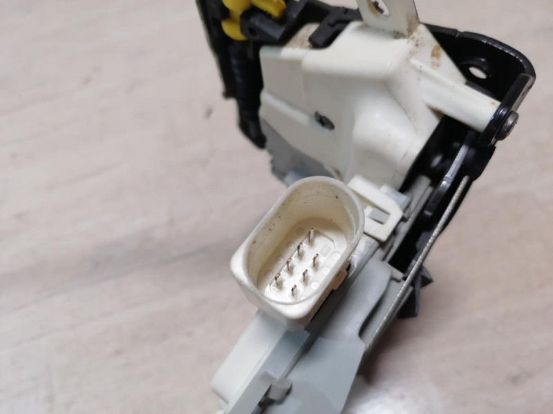 Audi A6 C7 замок двери передний левый