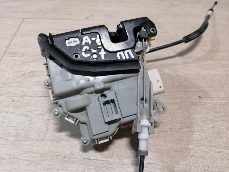 Audi A6 C7 замок двери передний правый