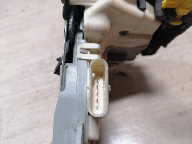 Audi A6 C7 замок двери передний правый